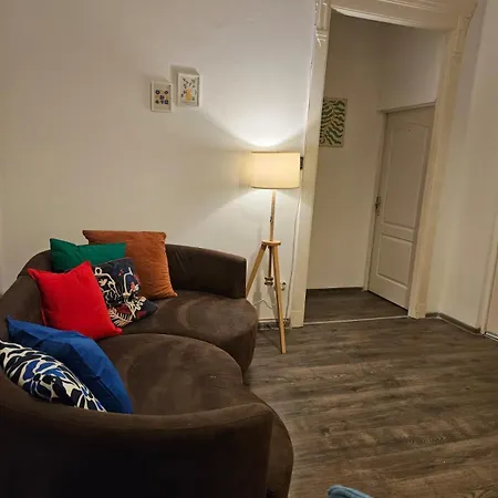 Vandrarhem Urban *