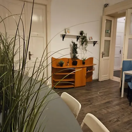 Vandrarhem Urban *